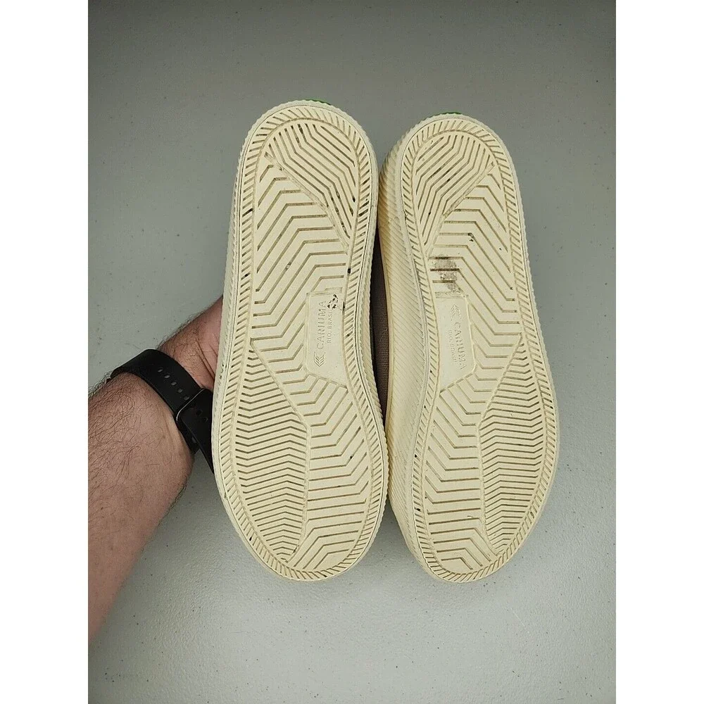 Cariuma Grey Canvas Low Top Sneaker Shoes - Size 7